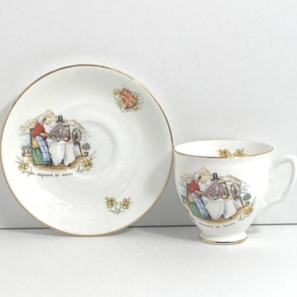 1950s Sandford Find Bone China Souvenir Of Wales 22 kt. Gold Tea Cup & Saucer - Picture 1 of 10